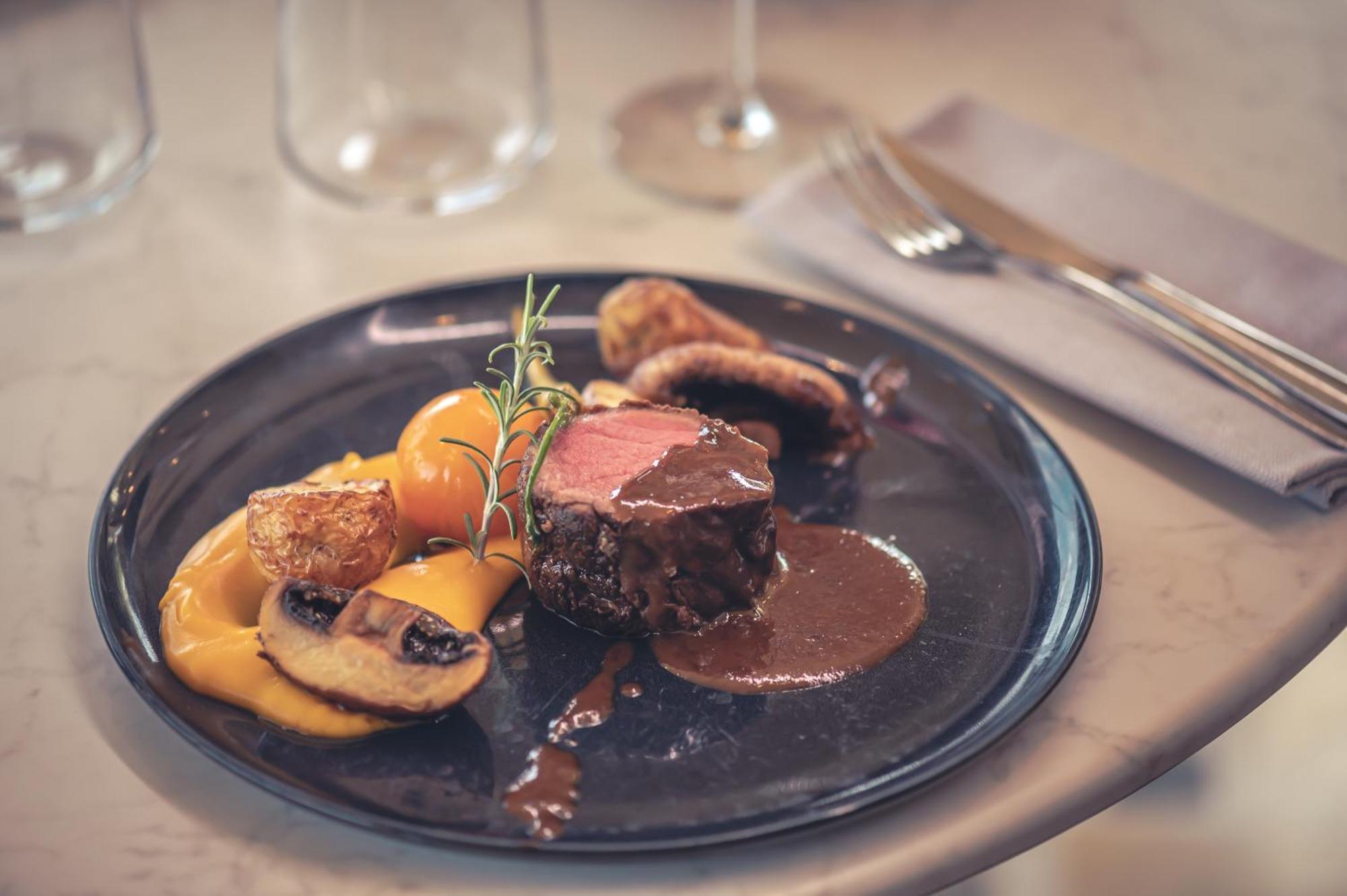 Logis Hotel Restaurant Le Plantevin Propiac Eksteriør bilde