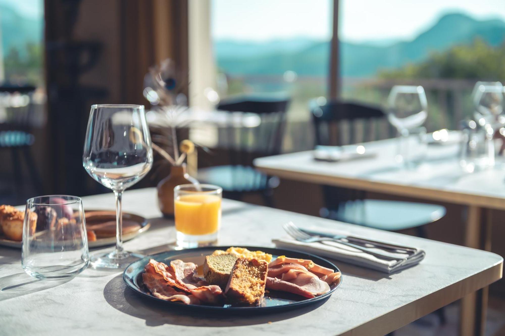 Logis Hotel Restaurant Le Plantevin Propiac Eksteriør bilde