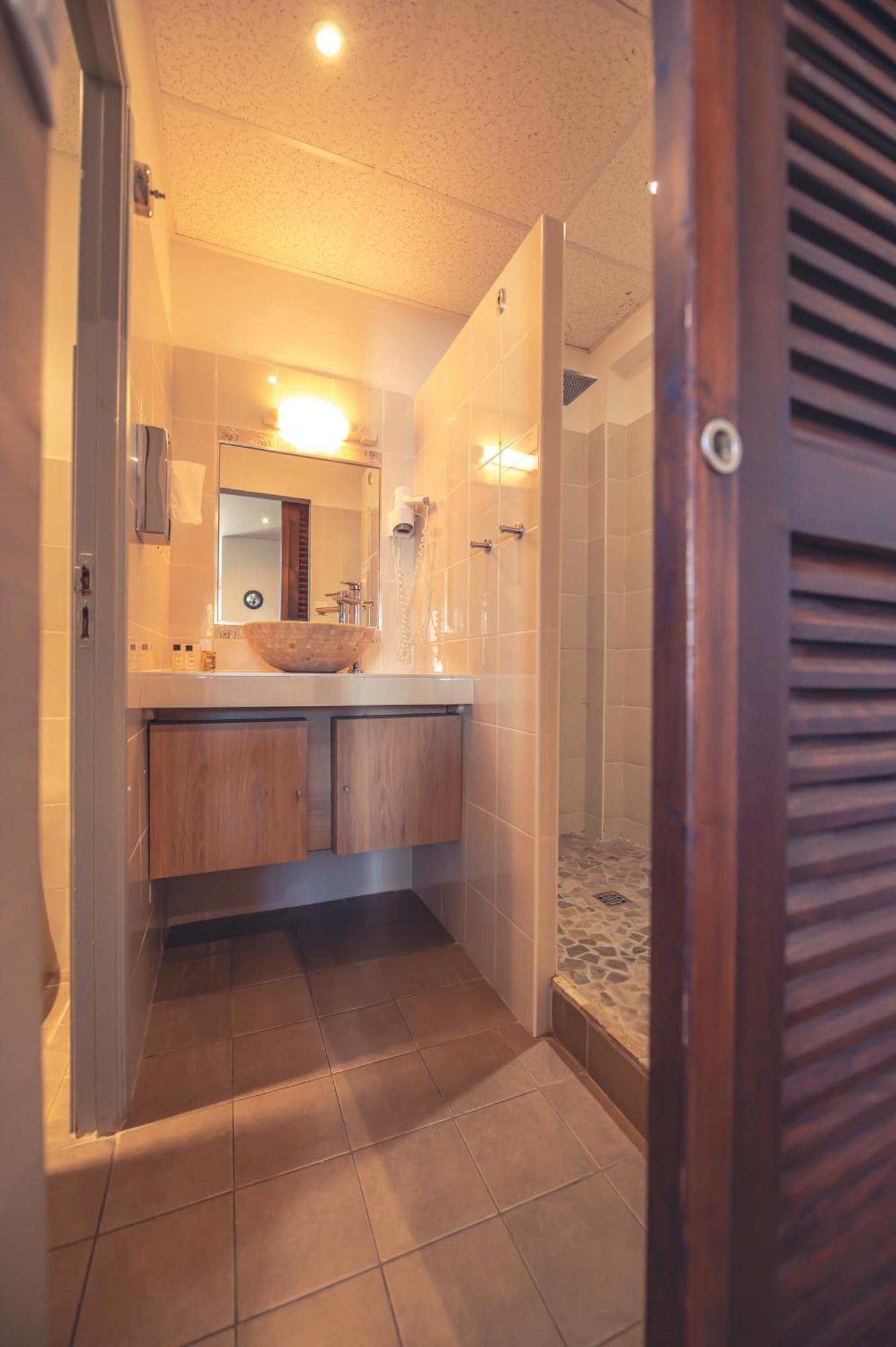 Logis Hotel Restaurant Le Plantevin Propiac Eksteriør bilde