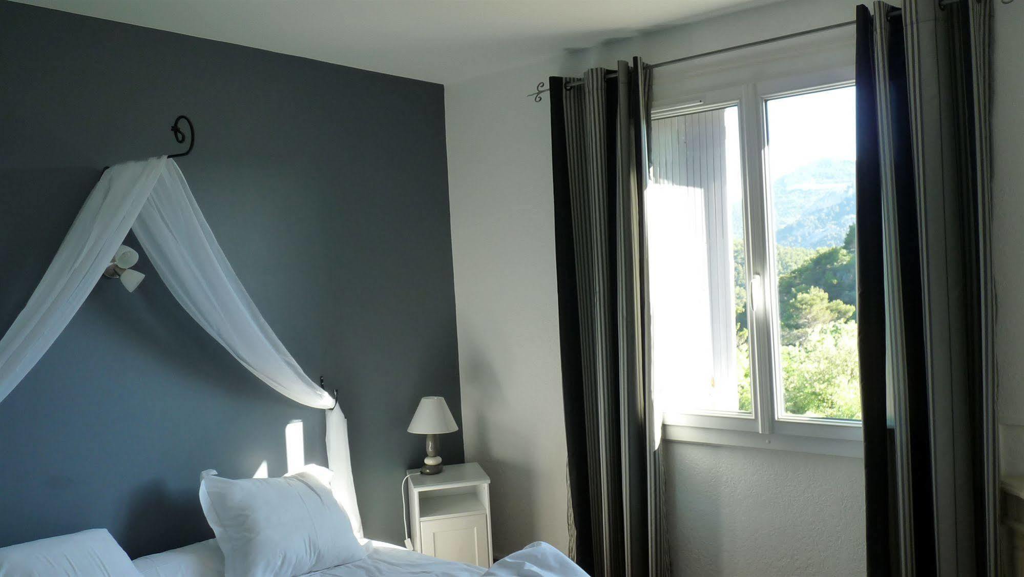 Logis Hotel Restaurant Le Plantevin Propiac Eksteriør bilde